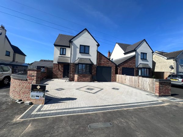 Natural Grey block paving driveway in Moreton-in-Marsh