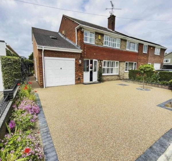 Resin driveway surfacing in Dursley