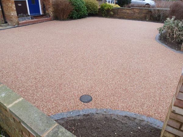 Surface chip resin on a driveway in Minchinhampton